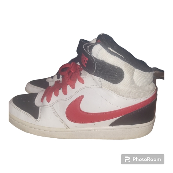 Boys Nike Sneakers - Picture 5 of 6